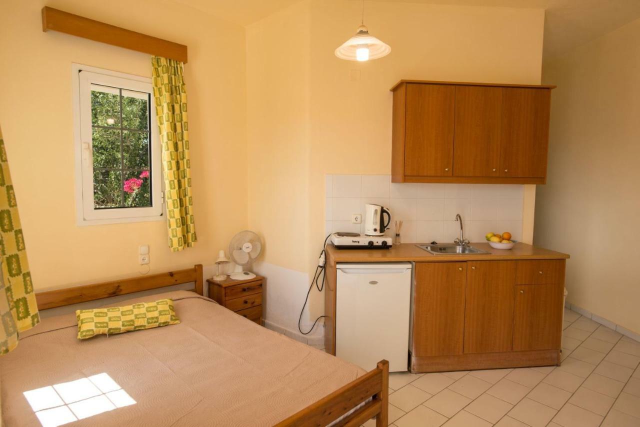 Kazakis Nikos Rooms Pitsidia Exteriör bild